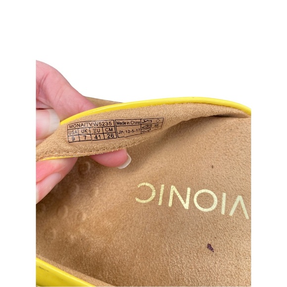 Vionic Yellow Tan Sandals with Cork-Like Sole - Picture 4 of 4